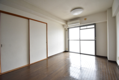 ���r���O -