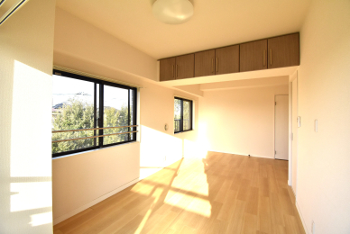 ���r���O -