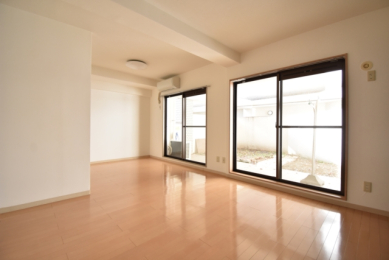 ���r���O -