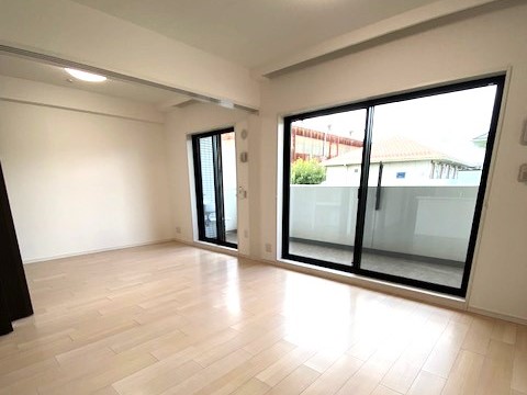 ���r���O -