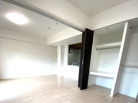 ���r���O -