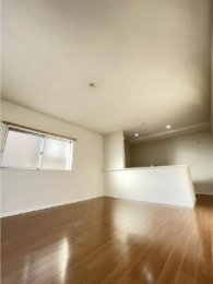 ���r���O -