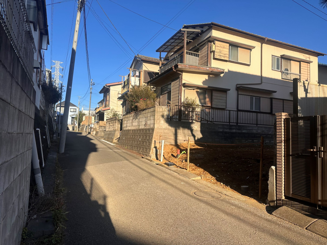 �O�ʓ��H�܂ތ��n�ʐ^ -