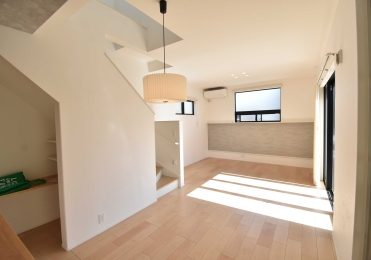 ���r���O -